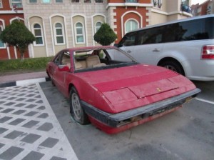 Ferrari-Mondial-abandonnée-à-Dubai-Danny-McL-Flickr-CC-530x397