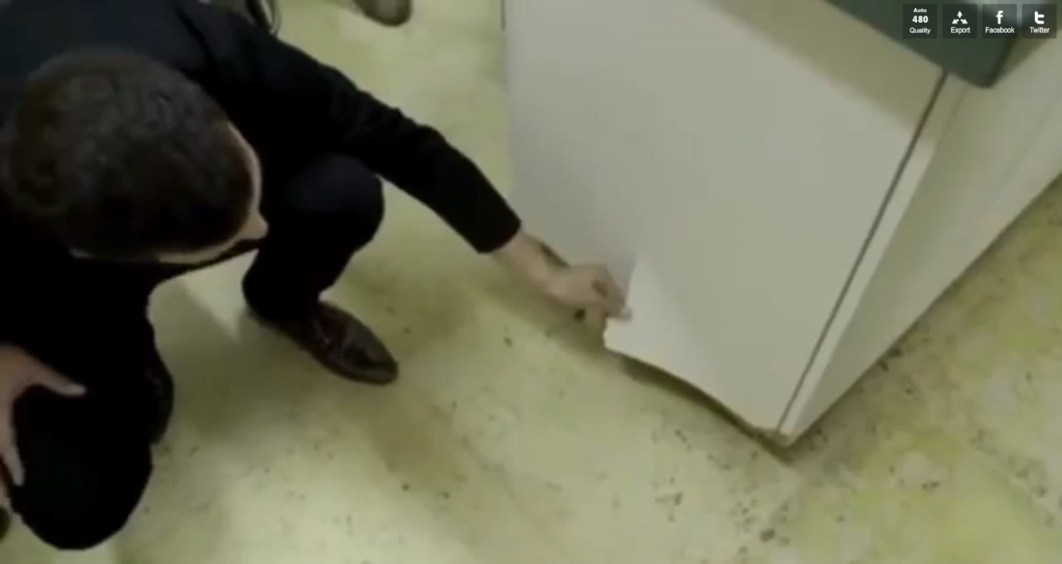 netanyahou fait visiter son faux appartemment