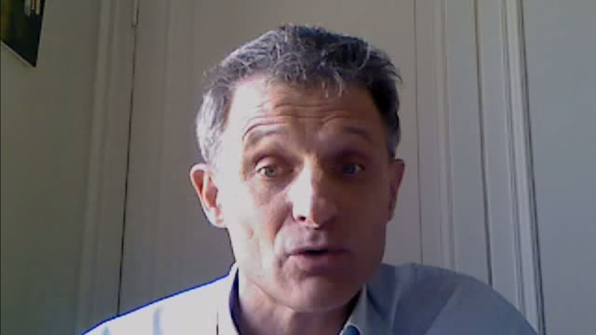 un français non musulman s'excuse auprès des musulmans