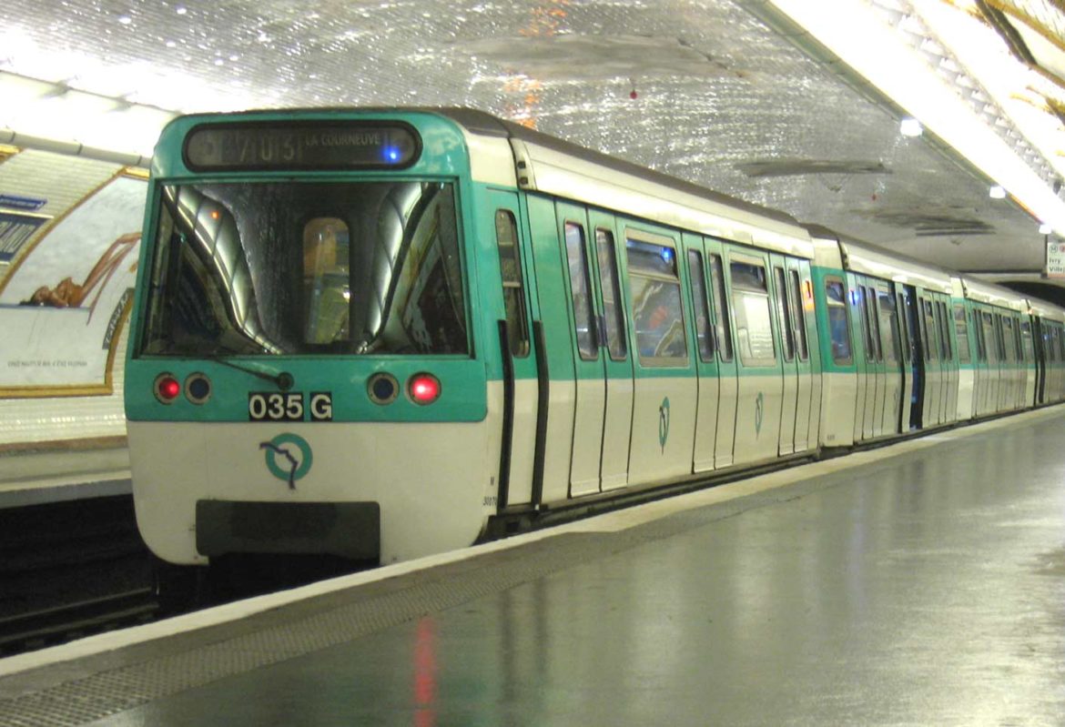 Une vraie-fausse bombe découverte dans le métro