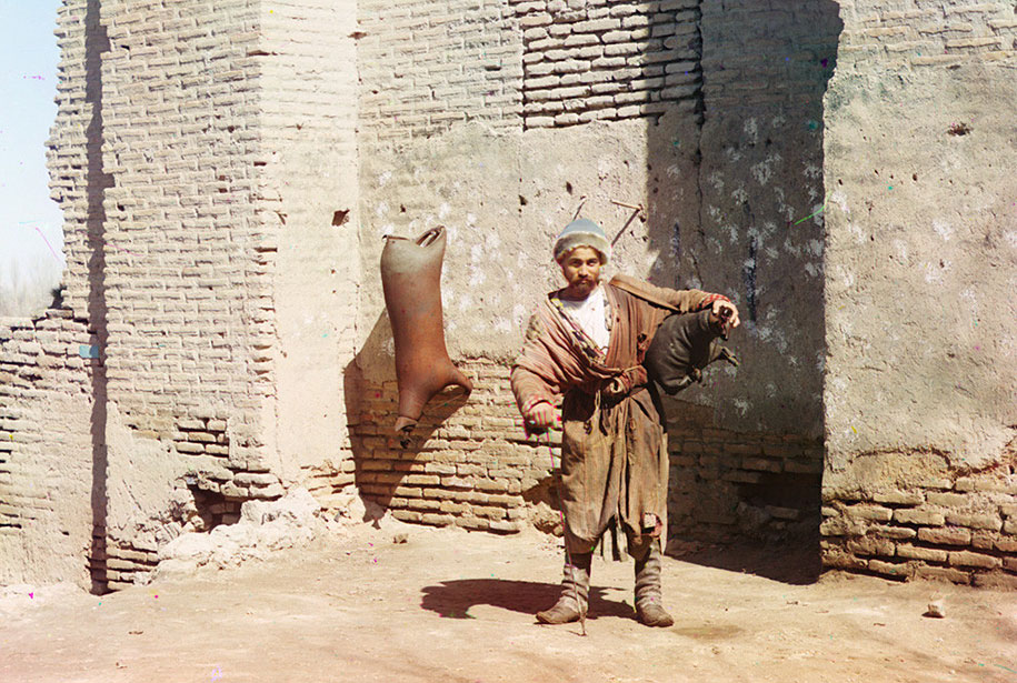 Un porteur d'eau à Samarkand, OUzbékistan