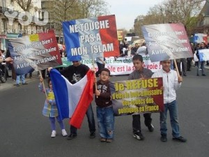 blog+-slogans+islam+vs+laicité_2avril2011_1[1]